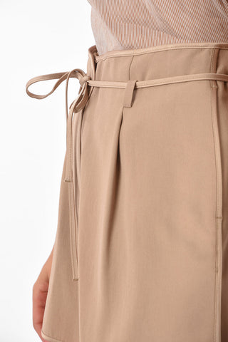 Shorts con dettagli in raso e cintura