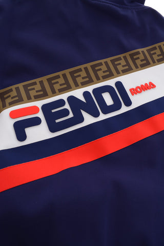 felpa con zip e stampa sul dietro