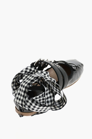 Ballerine allacciate in vernice con cinturini