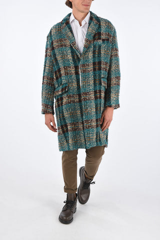 cappotto con abbottonatura nascosta