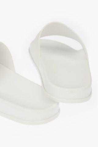 MM22 Rubber Slippers