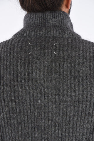MM10 Maglia a Collo Alto con Zip e Cuciture a Vista sul Fondo