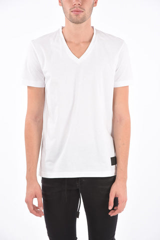 V-neck T-shirt