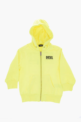 hooded sweatshirt with zip closure