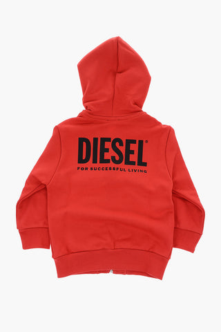 hooded sweatshirt with zip closure