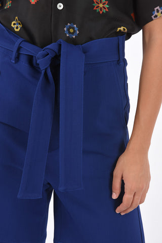 Low-waist shorts with belt