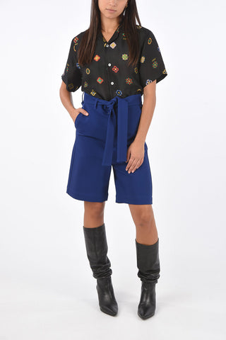 Low-waist shorts with belt