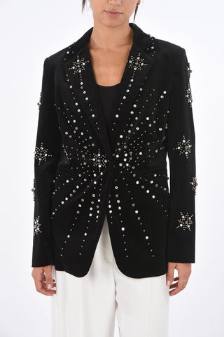 blazer in velluto con borchie e gioielli