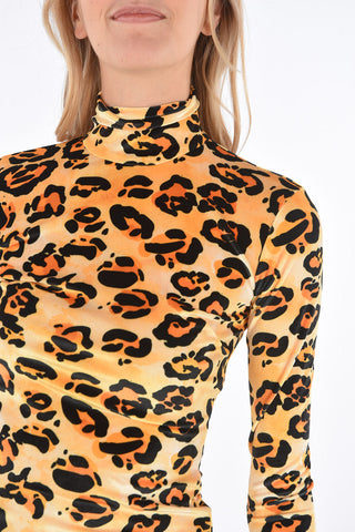 top stampa leopardo in velluto collo alto