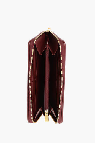 leather wallet with zip closure