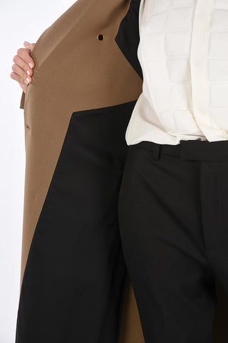 Cappotto Doppiopetto con Bottone Gioiello e Maniche con Spacchi