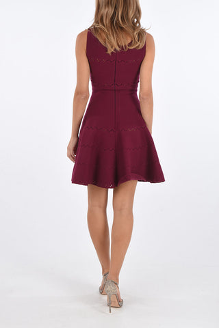 Vestito Svasato Smanicato con Intagli e Zip Posteriore