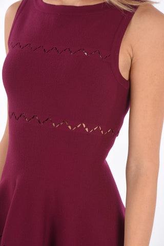 Vestito Svasato Smanicato con Intagli e Zip Posteriore