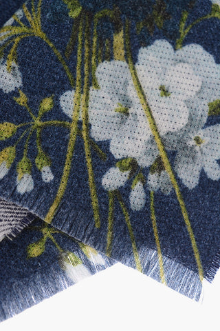 foloral Embroidered Scarf
