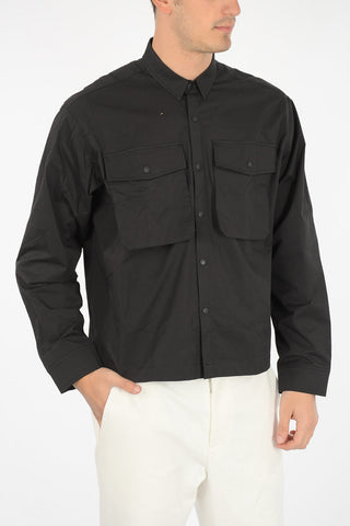 camicia con bottoni automatici e taschini