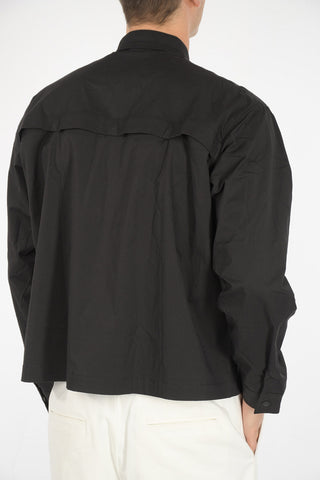 camicia con bottoni automatici e taschini