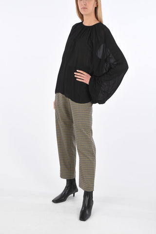 Blusa con manica drappeggiata