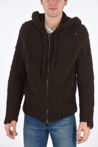 hooded sweater with zip closure