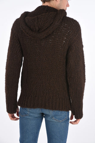 hooded sweater with zip closure