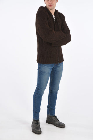 hooded sweater with zip closure