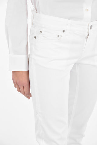 Mid-rise waist contour fit cropped jeans
