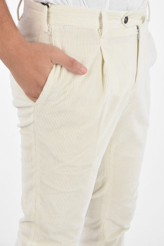 pantalone a una pince in velluto a coste