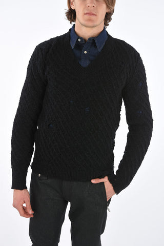 Pullover con Collo a V ed Effetto Bucato