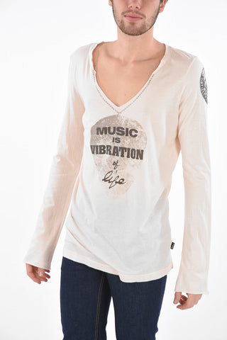 Long sleeve v-neck t-shirt
