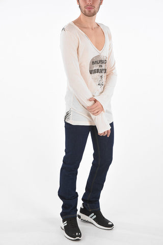 Long sleeve v-neck t-shirt