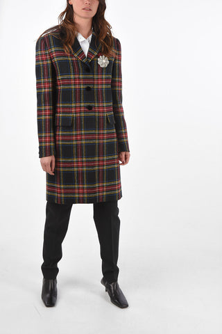 Cappotto Tartan con Dettagli in Velluto e Spilla Gioiello