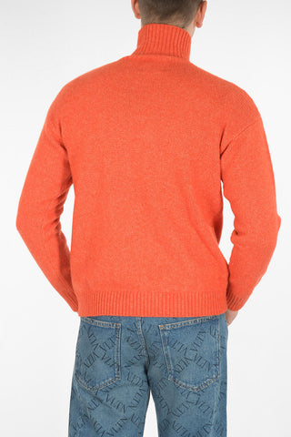 turleneck sweater with ribbed edges