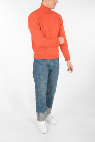 turleneck sweater with ribbed edges