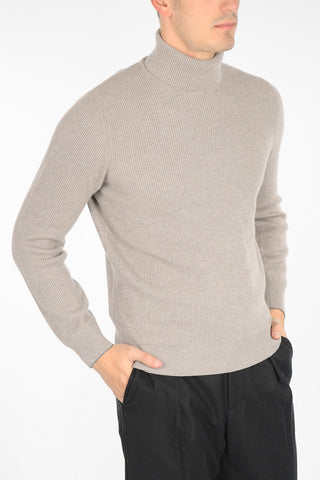 maglia a collo alto in cashmere