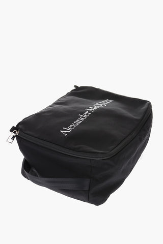 1 compartment necessarie with zip closure