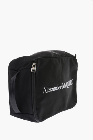 1 compartment necessarie with zip closure