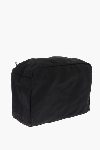1 compartment necessarie with zip closure
