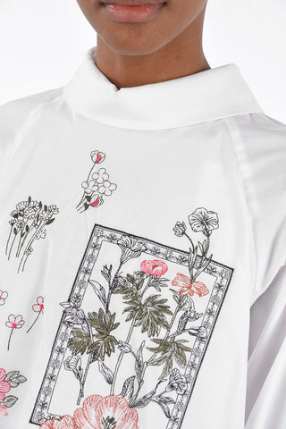 Blusa in Cotone con Collo Invertito e Ricamo Floreale