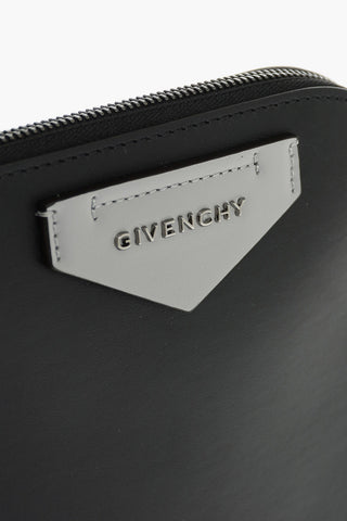 Leather ANTIGONA Folder Bag