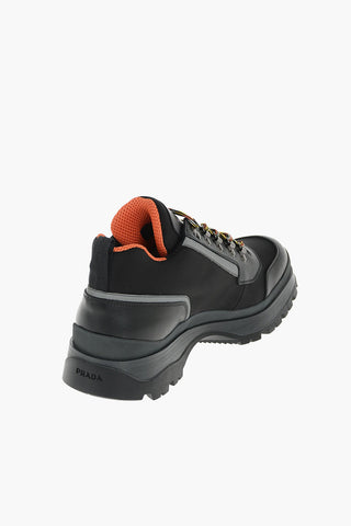 Stivaletti da Trekking Stringati con Lacci a Contrasto e Inserti in Pelle