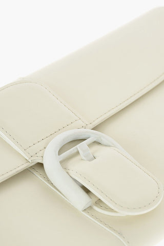 Pochette in Pelle con Maxi Fibbia