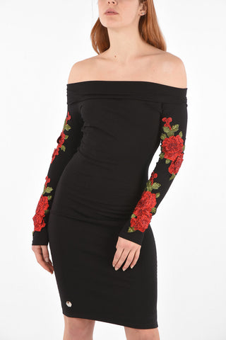 vestito attillato sopra il ginocchio ALYS off-shoulder con ricamo rose sulla manica