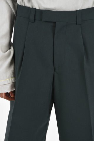 Mid-rise waist single pleat bermuda
