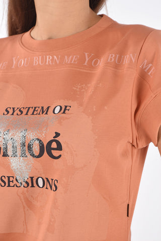 T-Shirt Girocollo con Stampa e Spacchi Laterali