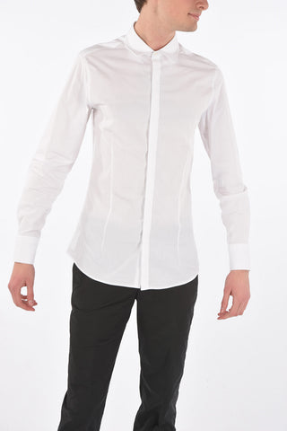 camicia slim fit con abbottonatura nascosta