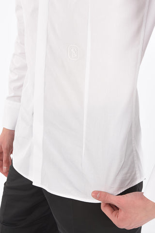 camicia slim fit con abbottonatura nascosta