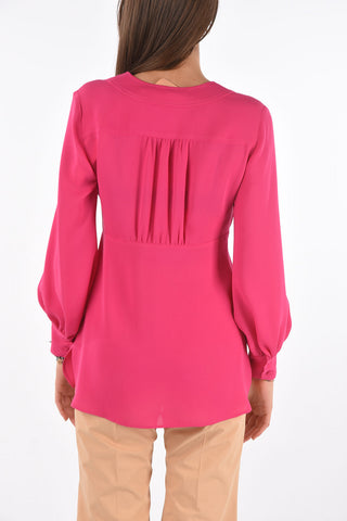Blusa in Seta con Collo a V e Bottoni Rivestiti