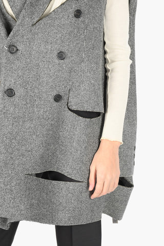MM0 plain herringbone double-breasted cape