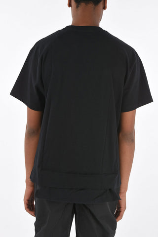 T-shirt girocollo con tasca in vita