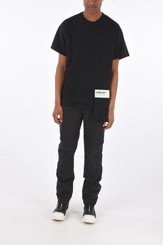 T-shirt girocollo con tasca in vita