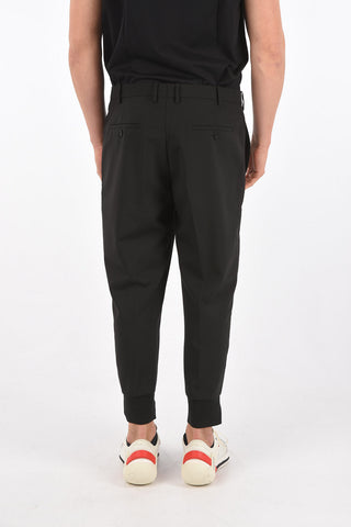 pantalone slim fit con passanti